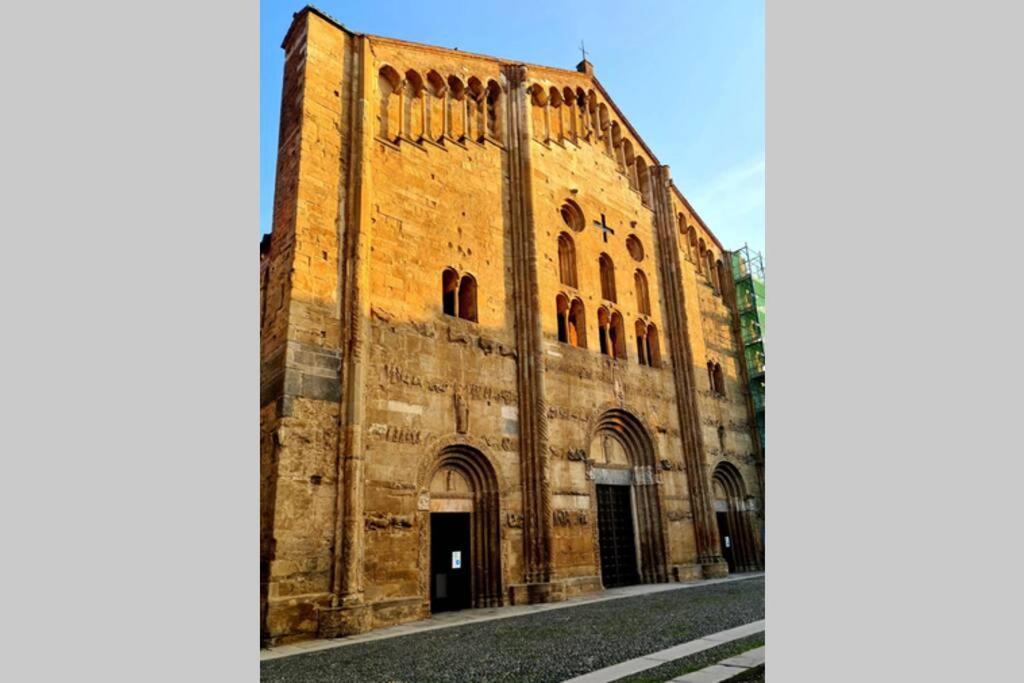 Maison Marina_Pavia San Michele Centro Storico Buitenkant foto